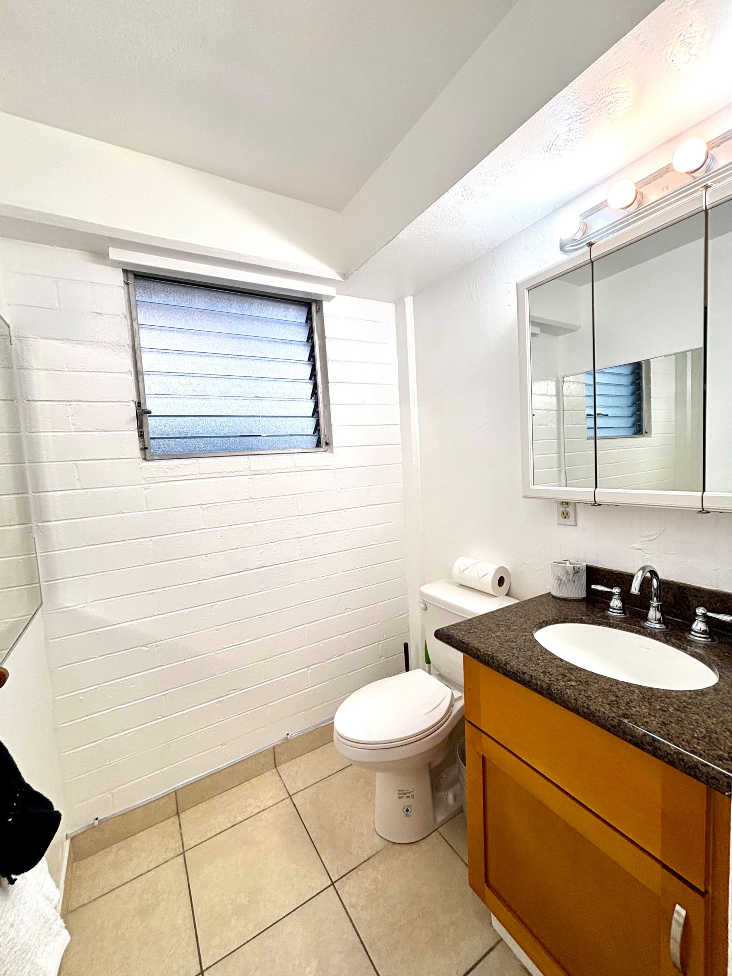 1-bedroom Center of Waikiki Kitchen WiFi Beach - Image 18