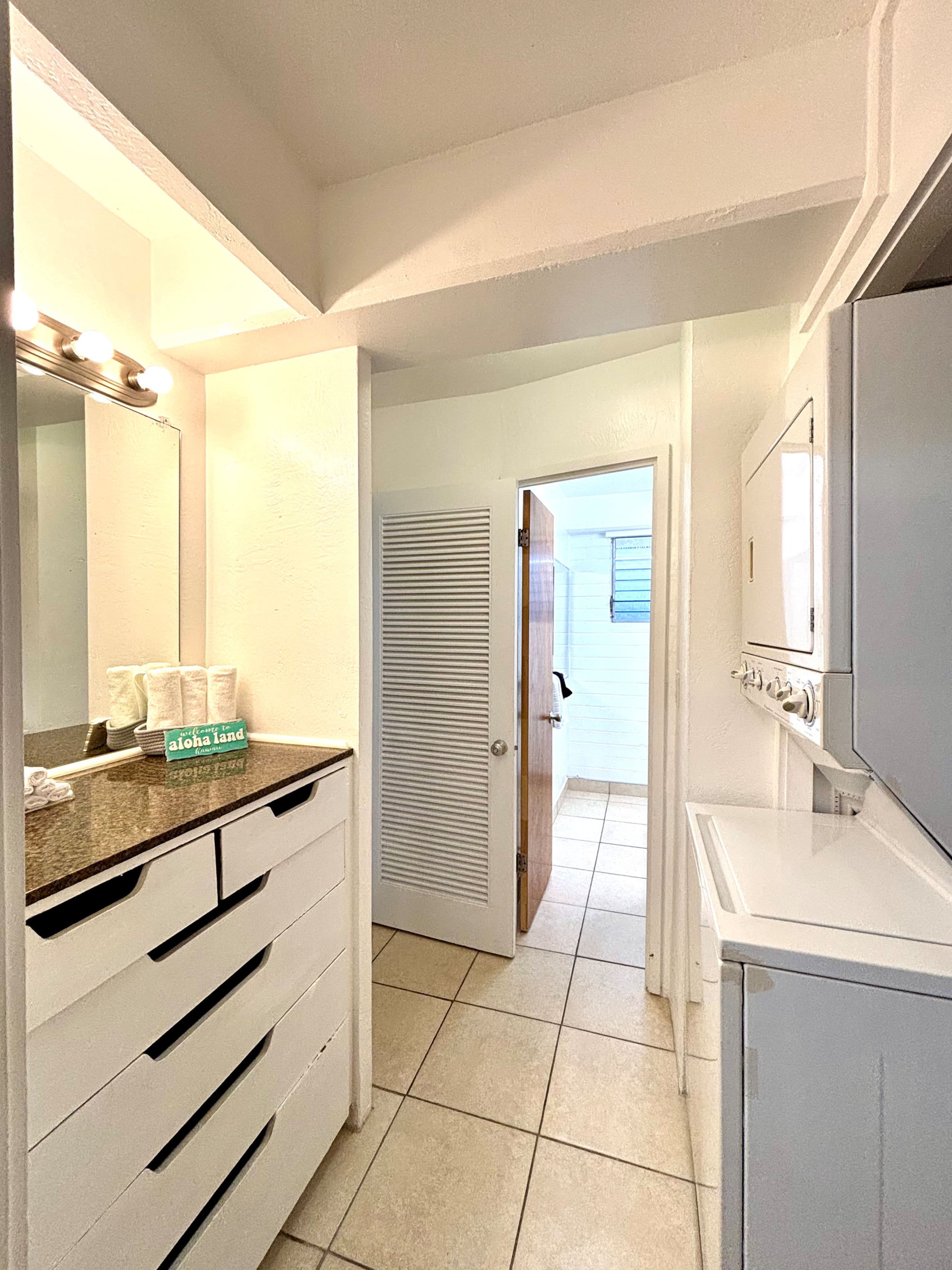 1-bedroom Center of Waikiki Kitchen WiFi Beach - Image 20