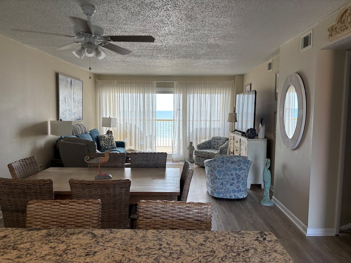 Beach Front! Relax Directly On The Beach. - Gulf Shores, AL