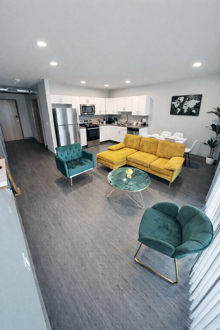 Golden Fern Suite - Des Moines, IA
