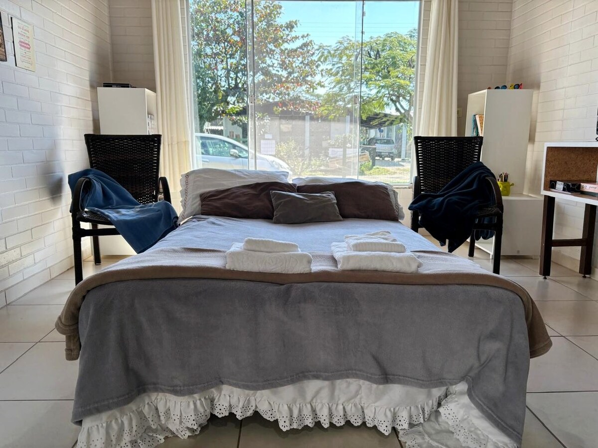 Разтегателен диван ВЪВ ВСЕКИДНЕВНАТА, това е много удобна „спалня“.