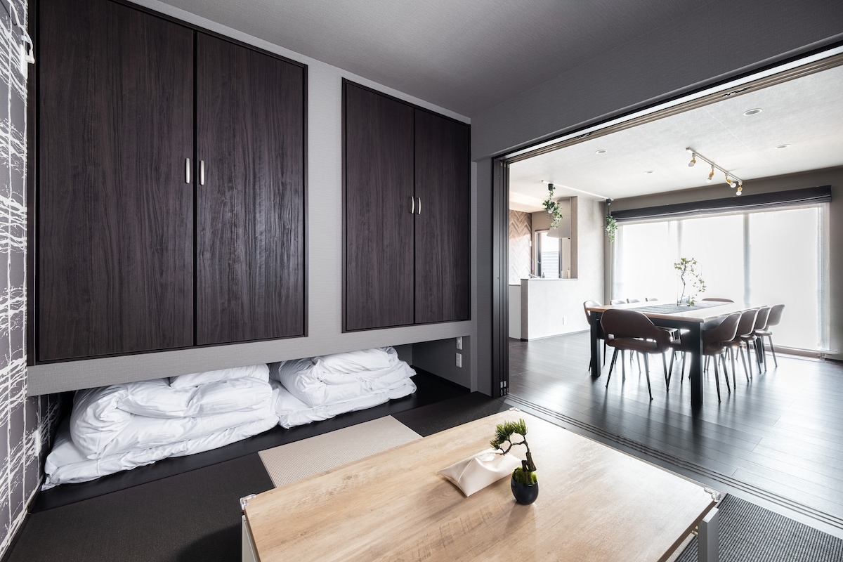 A new inn with sauna, jacuzzi, and 85-inch TV, where you can spend