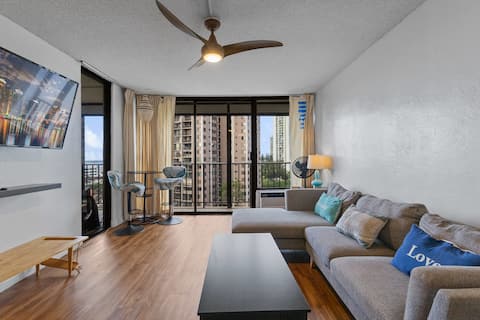 Ocean View | Walk to Mall | Free Parking, W/D, AC