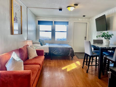 Stylish Studio Apt #7