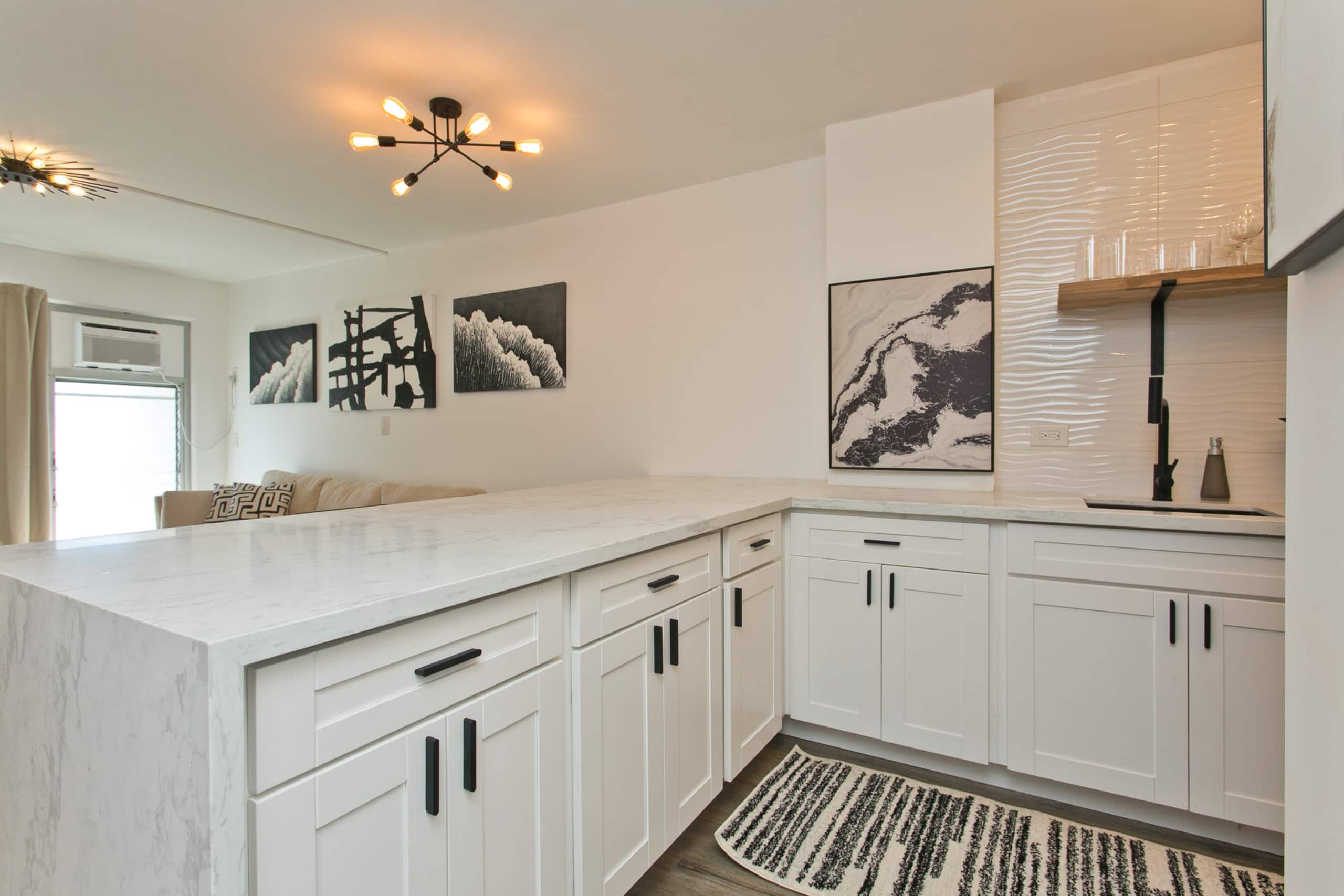 Luxury Lush 3 Bed 2 Bath, Ocean View, With Parking - Image 7