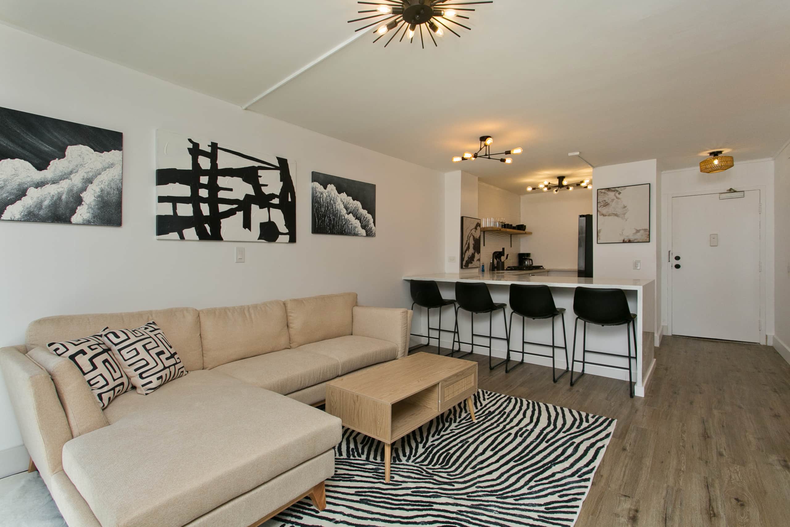 Luxury Lush 3 Bed 2 Bath, Ocean View, With Parking - Image 2