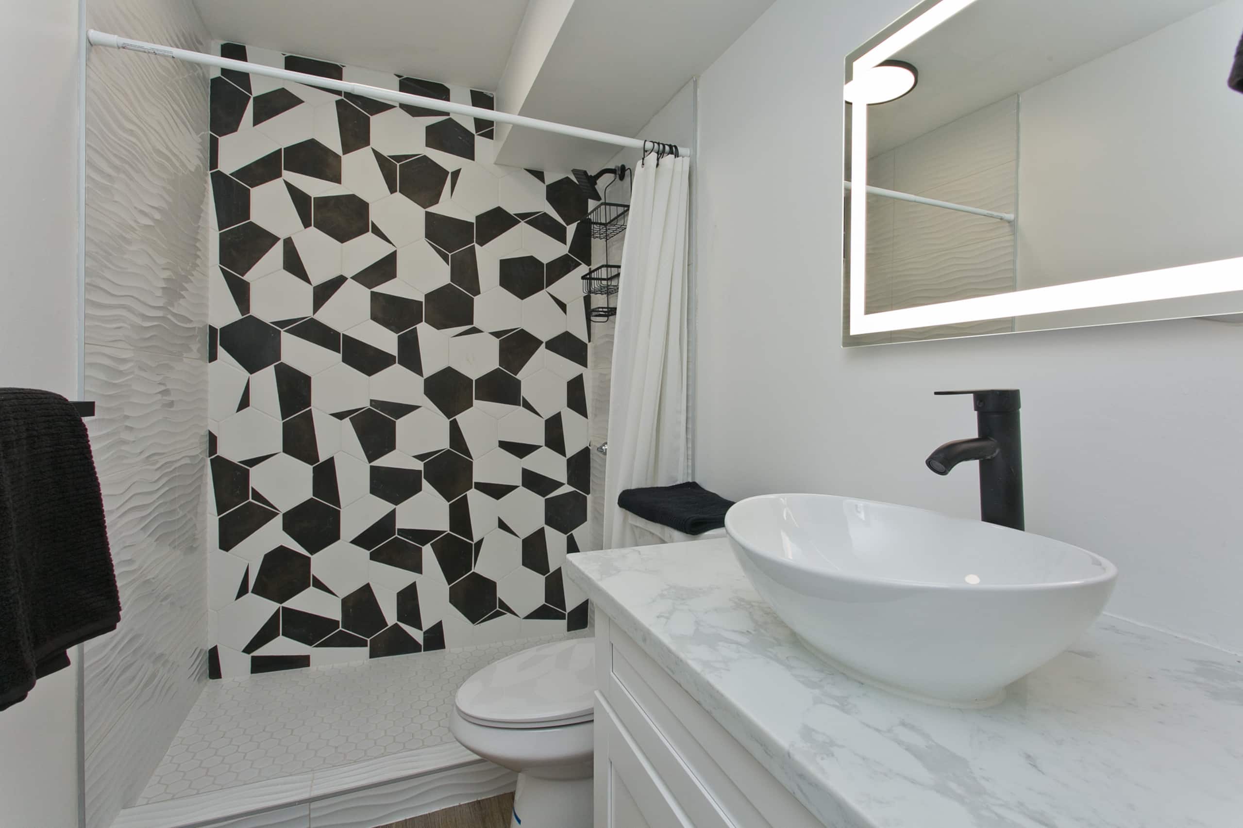 Luxury Lush 3 Bed 2 Bath, Ocean View, With Parking - Image 13