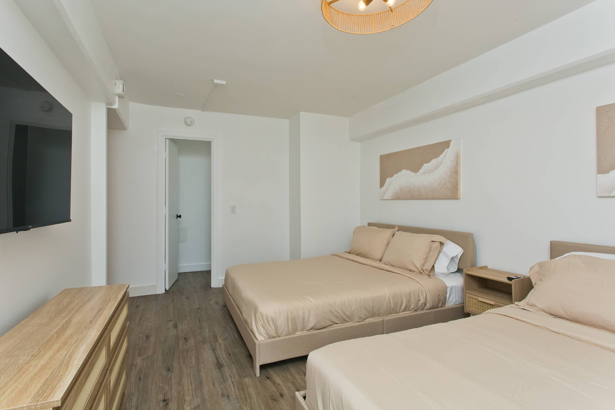 Luxury Lush 3 Bed 2 Bath, Ocean View, With Parking - Image 12