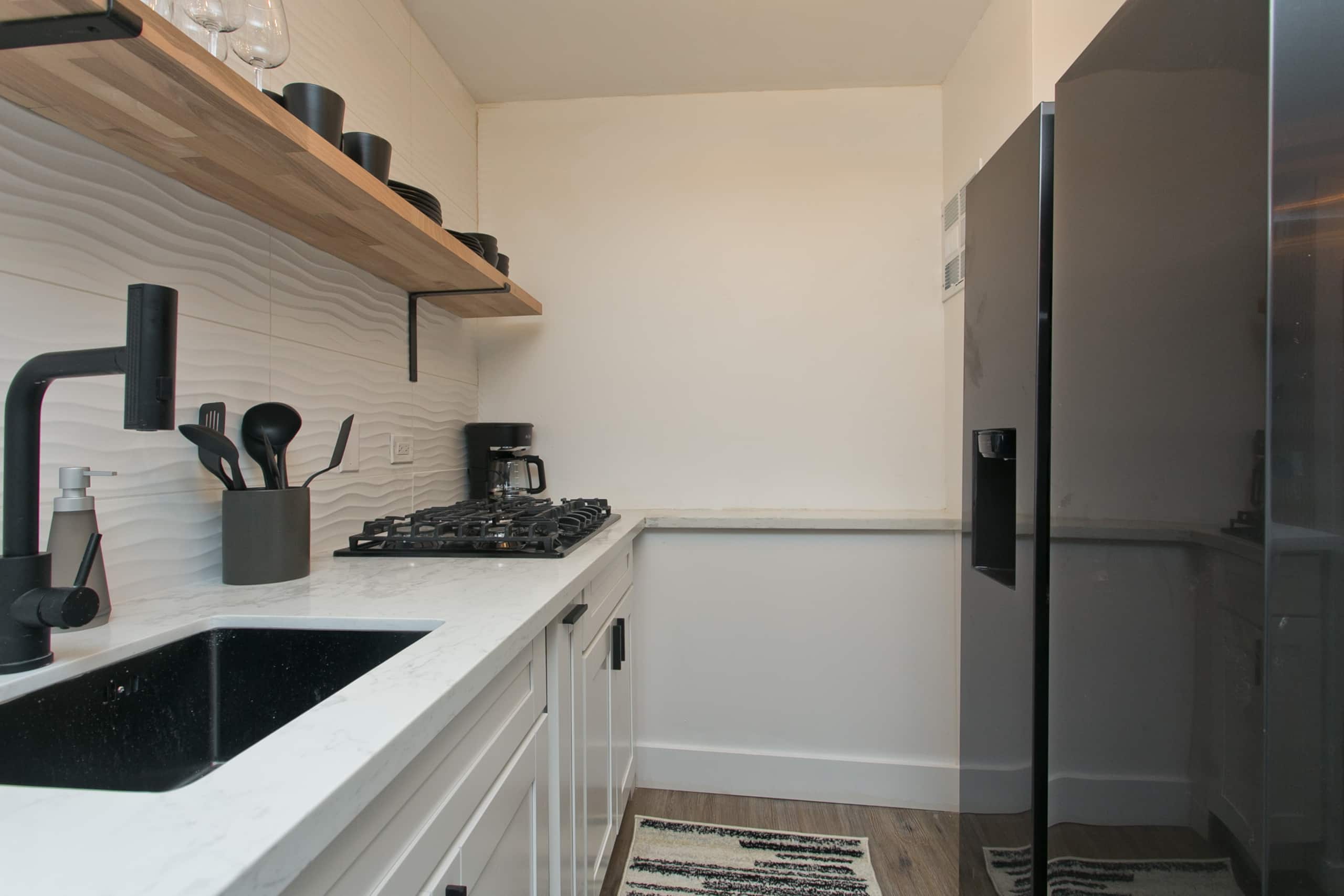 Luxury Lush 3 Bed 2 Bath, Ocean View, With Parking - Image 8