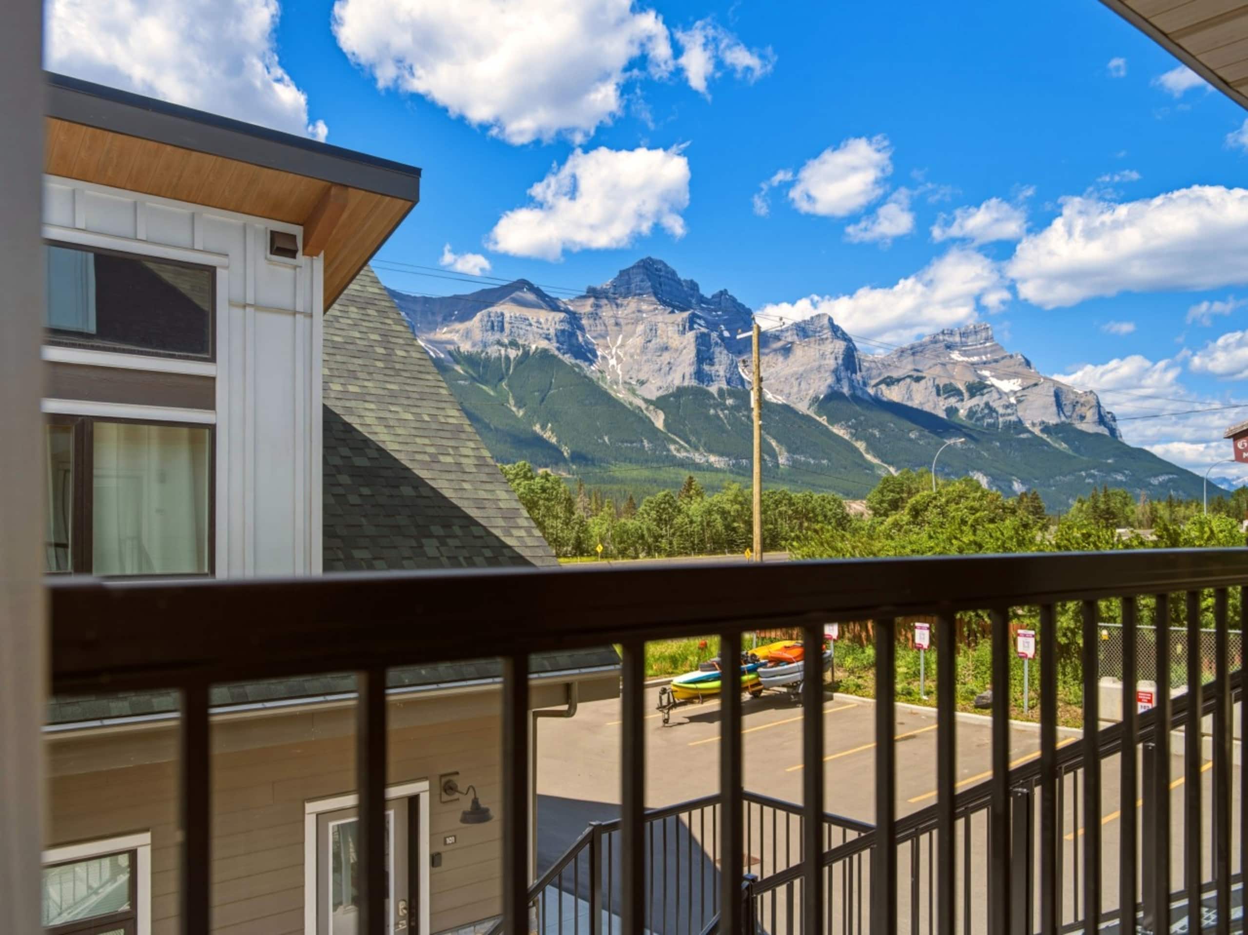 Mountain Retreat w/ Views & Hot Tub Near Banff - Photo 51