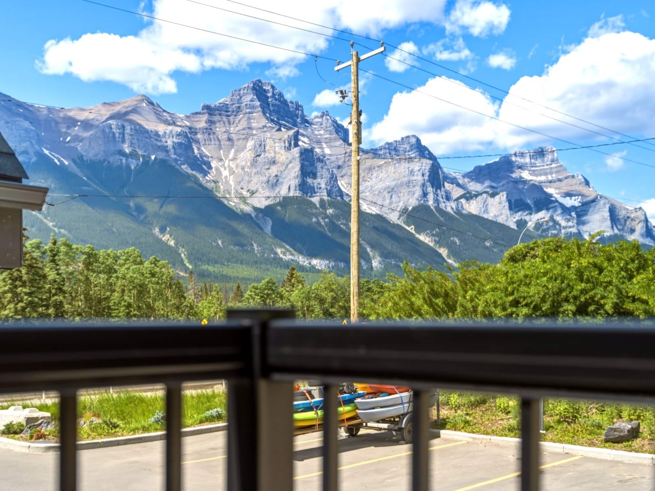 Mountain Retreat w/ Views & Hot Tub Near Banff - Photo 8
