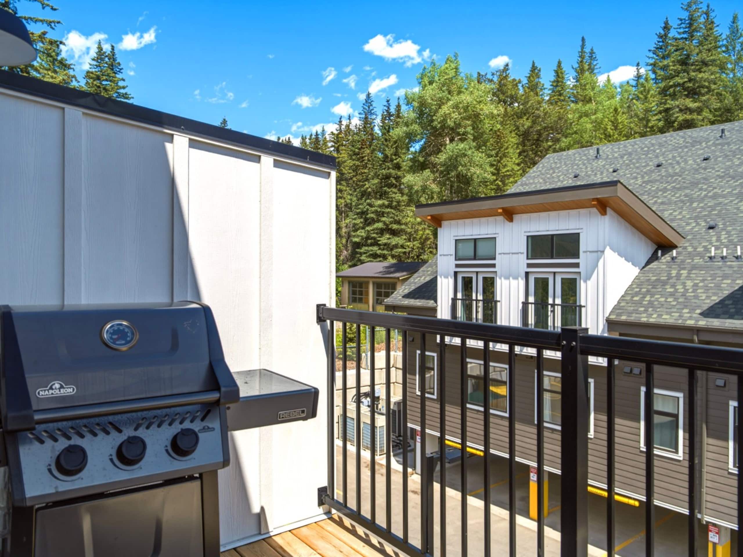 Mountain Retreat w/ Views & Hot Tub Near Banff - Photo 52