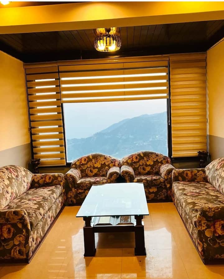 Woodfins Homestay, Flat With Super 180• View - Mussoorie