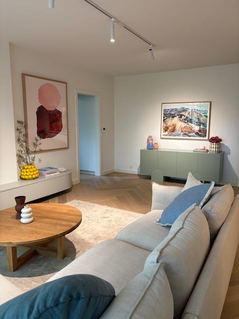 Top performing Airbnb: Chic & Stylish w Parking 200m to Toorak Rd 2km MCG in South Yarra
