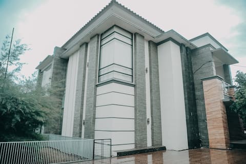 Lampung Homestay: Villa Ratu