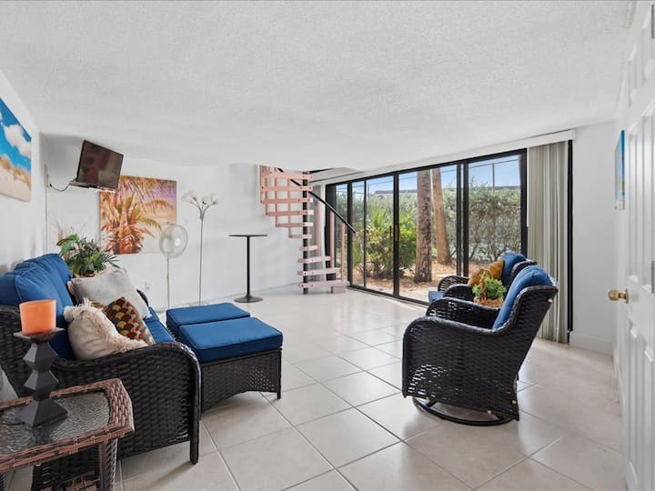 1br, 2ba Waterfront Condo-an-a202 - Marco Island, FL
