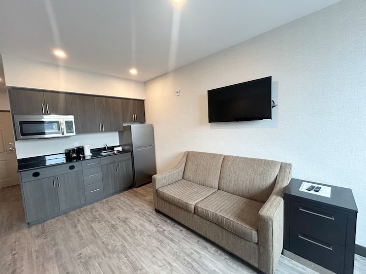 9 Min Drive 2 Falls: Cozy Apt With 3 Plush Beds~ - 나이아가라폴스
