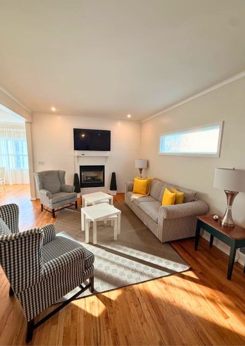 Bayview Coastal 4BR | Steps to Shore •Free Parking