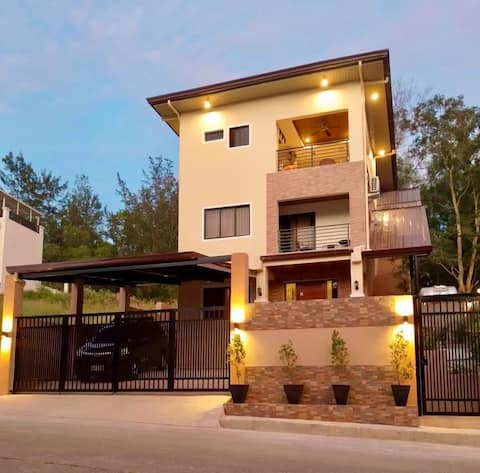 Entire Villa:Baloy&Bareto Beach|SBMA|Pool|kitchen