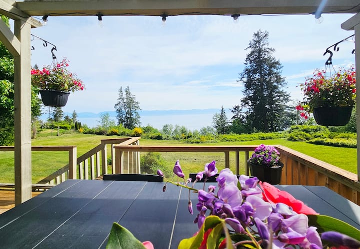 West Coast Lodge: Private, Gorgeous, And Spacious - Sooke