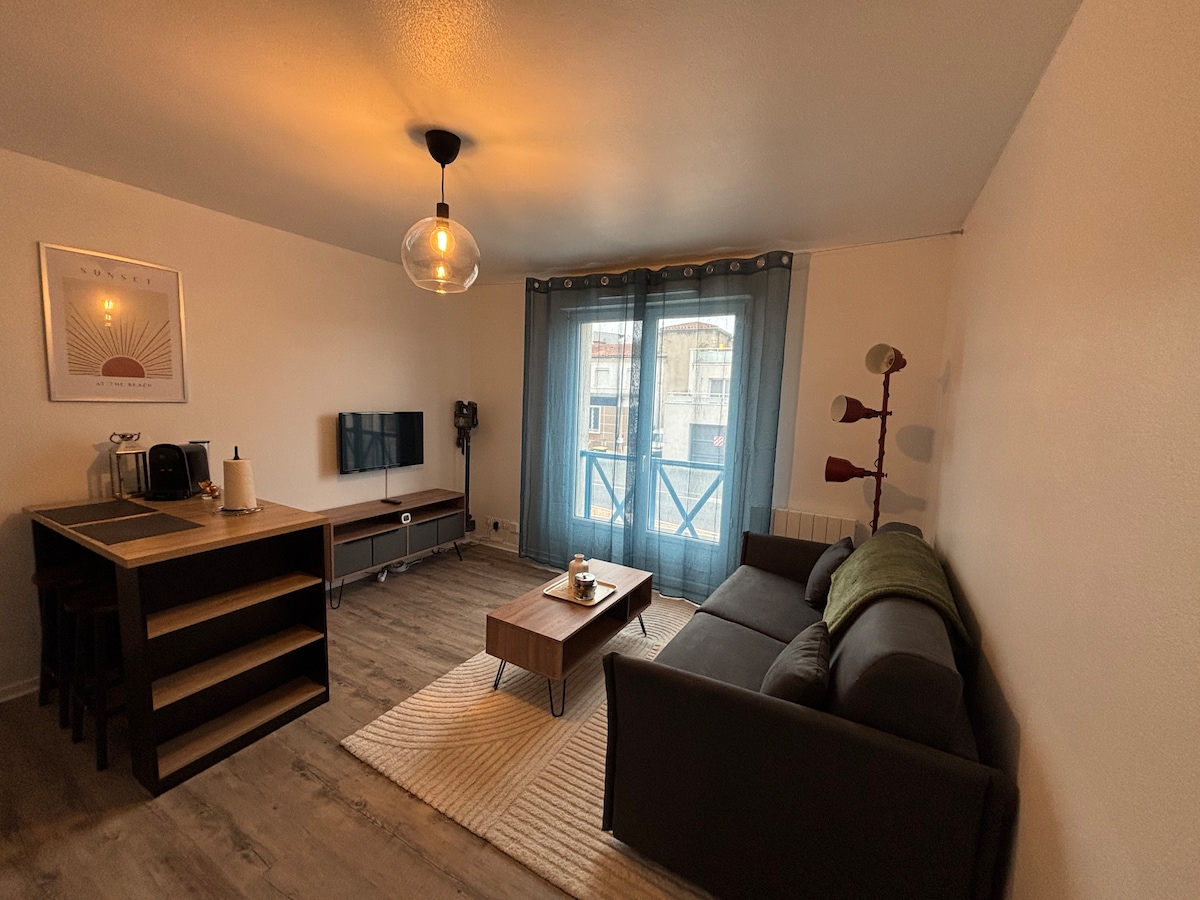 Popular Airbnb listing: Joli modern studio La Rochelle in La Rochelle