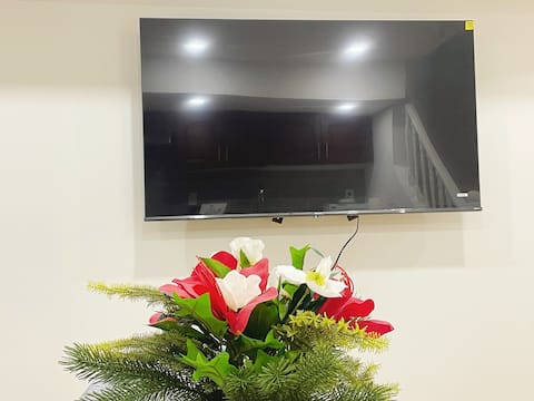 Top performing Airbnb: Family Suite in Markham · Free Parking · Near Park in Markham