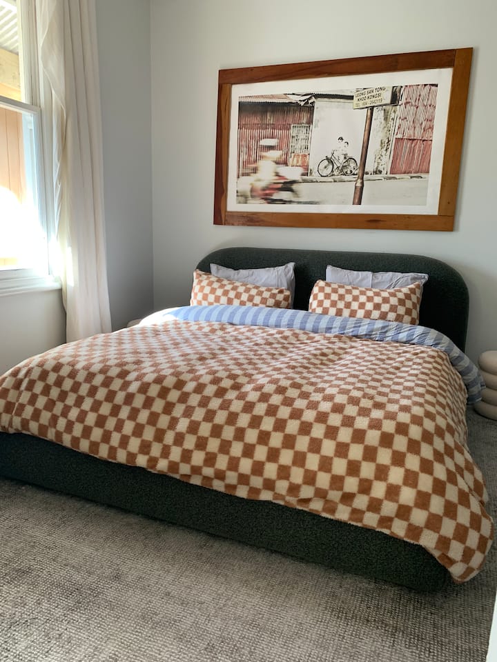 საძინებელი 1