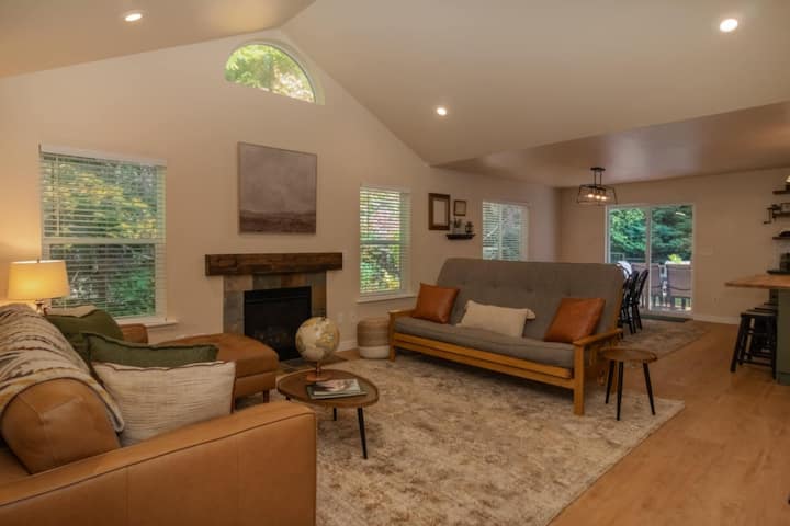 Explorer's Retreat: New Hot Tub+sleeps 8+big Yard! - 애쉬포드