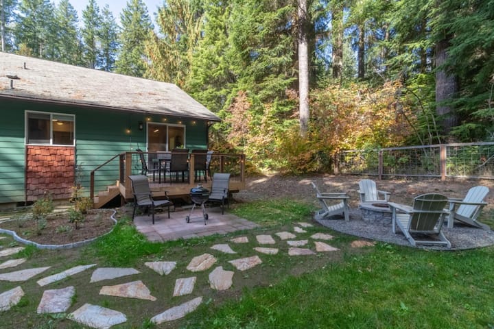 Explorer's Retreat: New Hot Tub+sleeps 8+big Yard! - Ashford, WA