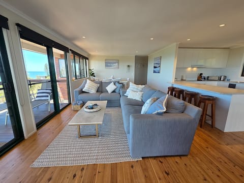 Outstanding Ocean Views - 'Merooni' in 1770