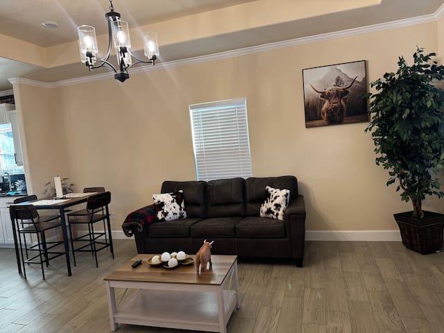 Western Home by the Stockyards gallery image 4