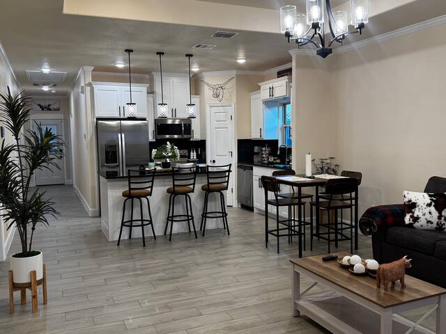 Western Home by the Stockyards gallery image 3