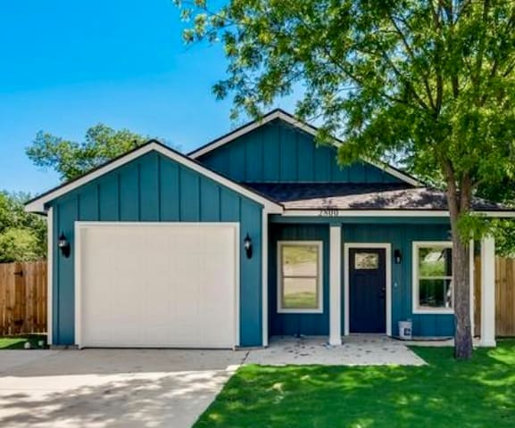 Western Home by the Stockyards gallery image 2