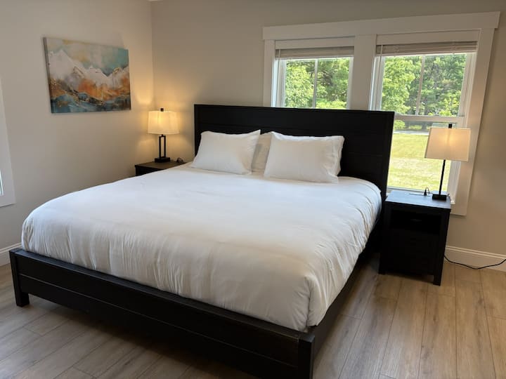 Big House: Spacious 2nd Floor primary bedroom with luxury king mattress
