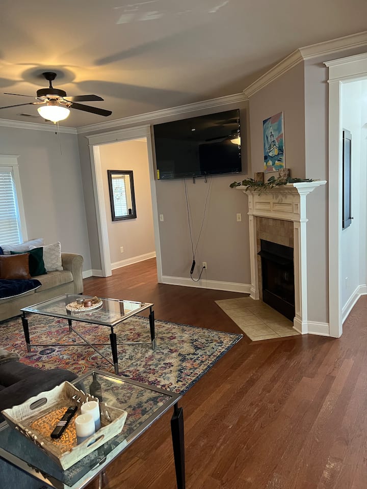 5 Points Home, Private Yard, 1gb Fiber, Utilities - Huntsville, AL