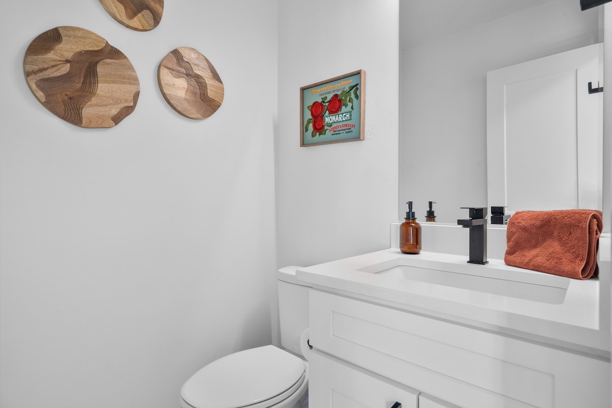 Stylish S Austin Retreat with Private Patio & Yard