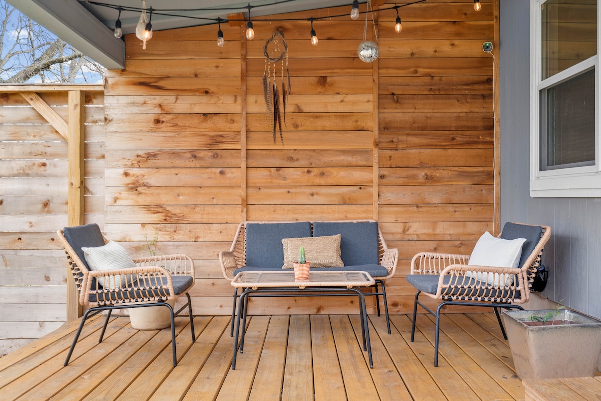 Stylish S Austin Retreat with Private Patio & Yard