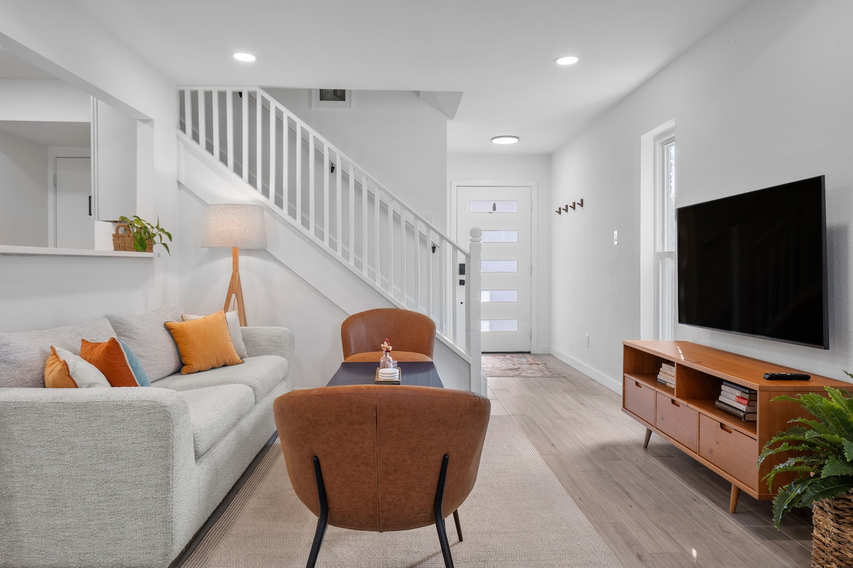 Stylish S Austin Retreat with Private Patio & Yard