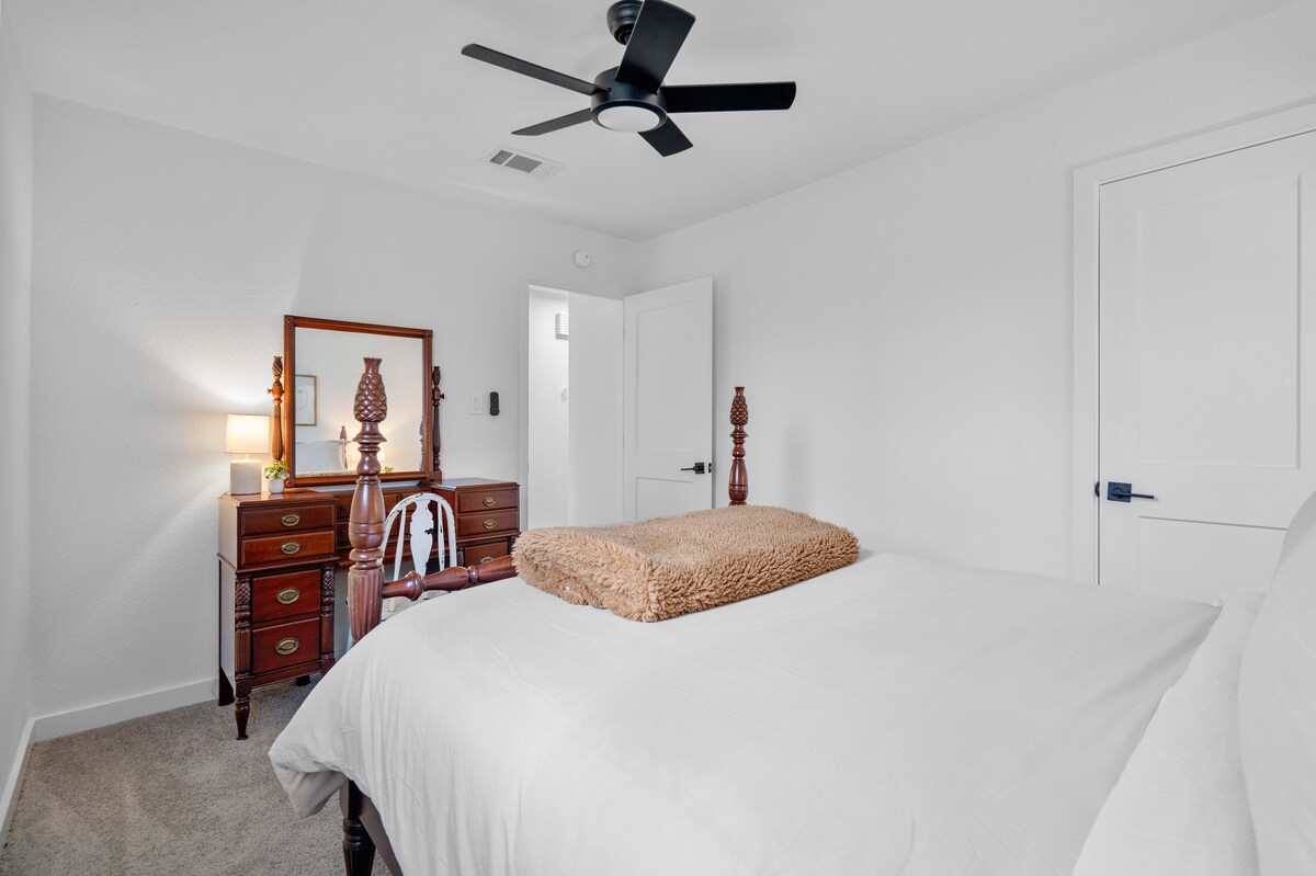 Stylish S Austin Retreat with Private Patio & Yard