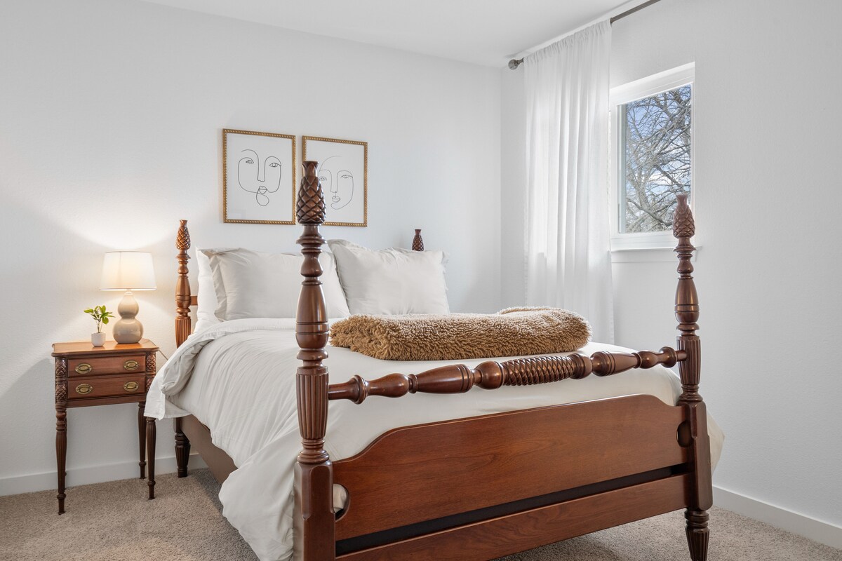 Stylish S Austin Retreat with Private Patio & Yard
