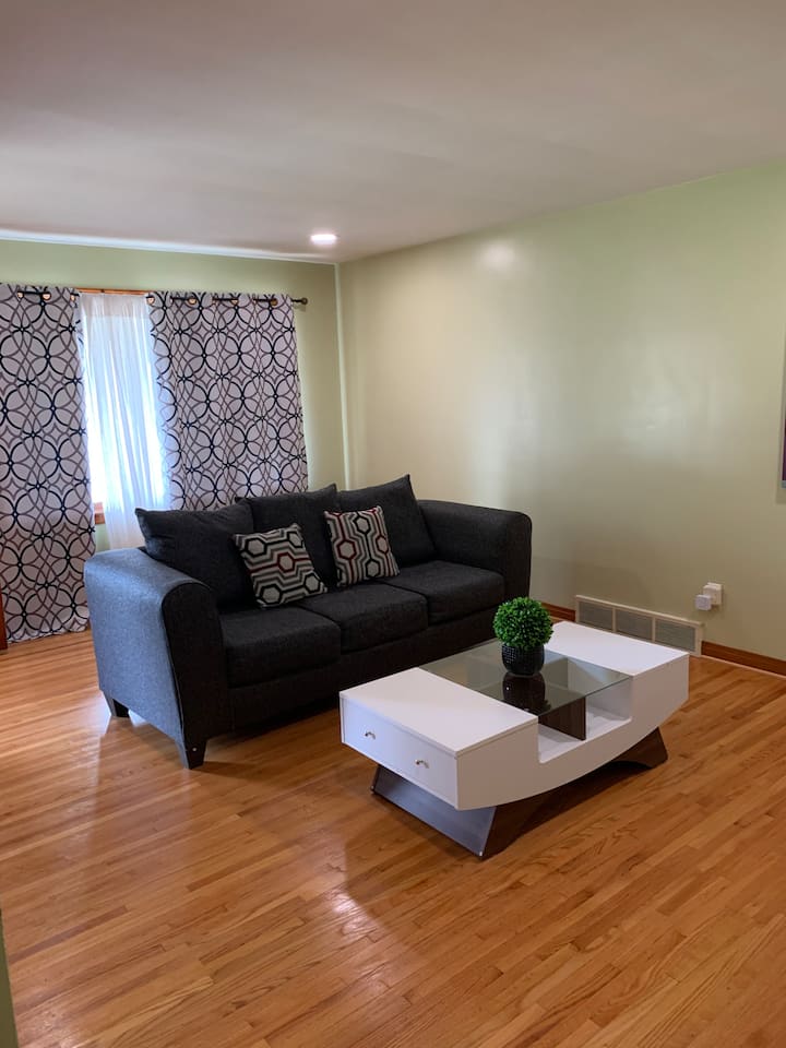 Free Parking/ Wifi/ Family Home 2 Min To The Falls - Niagara Falls, NY