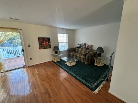 Spacious Room near DC w/ Dedicated Bathroom