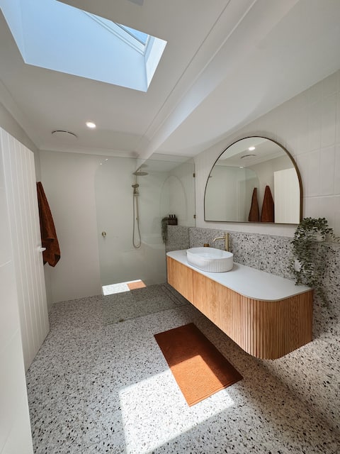 Covs House Exclusive Beachside Retreat