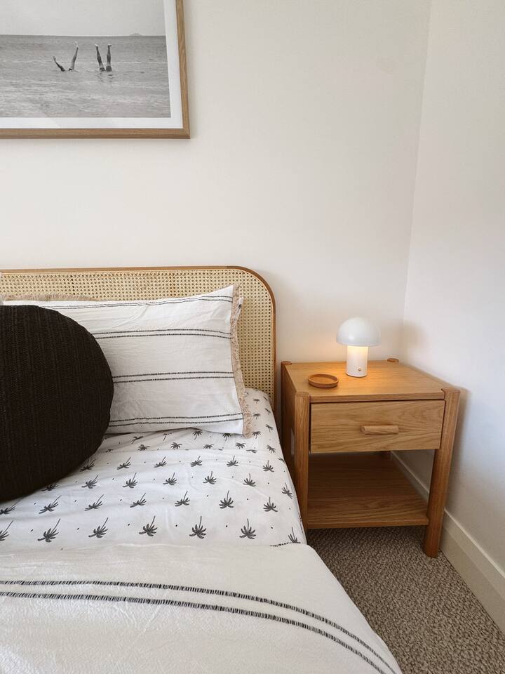 เตียงควีนไซส์ 
บล็อคมู่ลี่ 