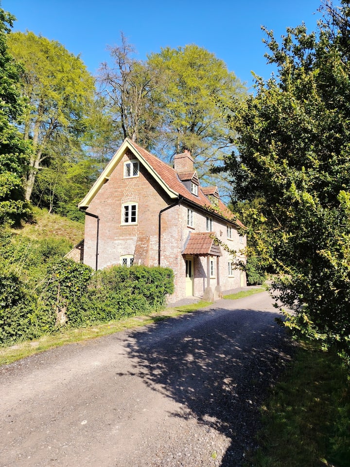Welcome To Keeper's Cottage - A Cosy Hideaway - Cotswolds