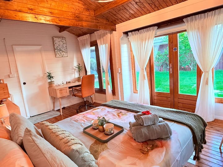 Blissful Wooden Haven Pet Friendly Near Parramatta - Blacktown