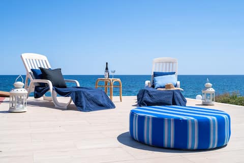 Beachfront villa in Fontane Bianche