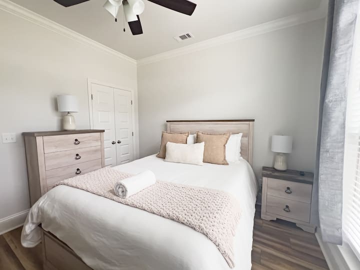 Spavaća soba na prvom katu s bračnim krevetom 