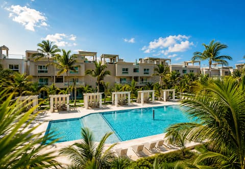Private Beach*Resort with service