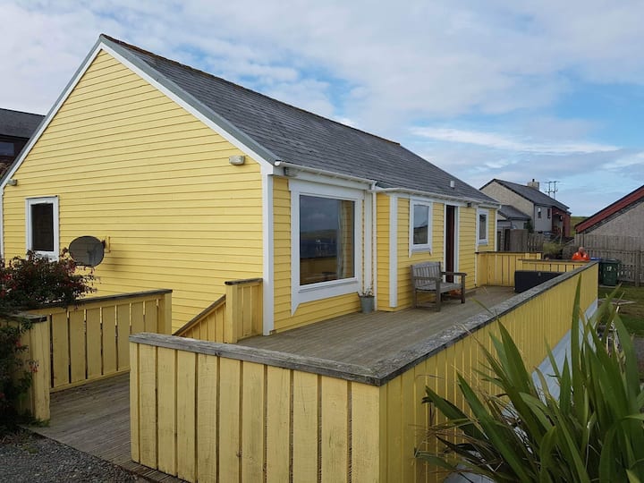 Yellow house on the hill - Houses for Rent in Mossbank, Scotland